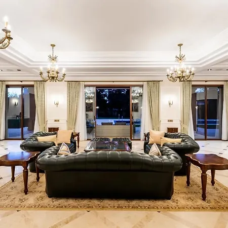 Stunning Luxury In Excellent Condition Marbellac