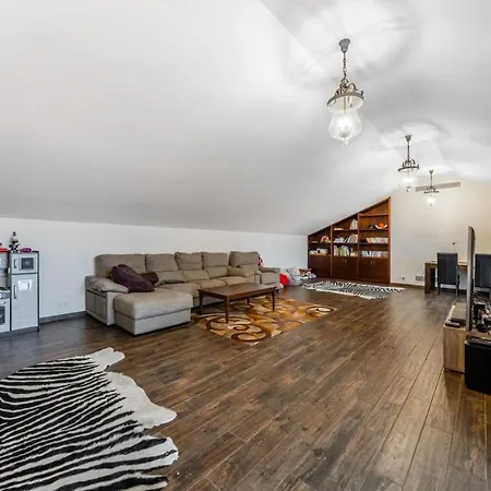 Appartement Stunning Luxury In Excellent Condition *