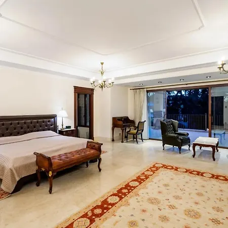 Stunning Luxury In Excellent Condition * Marbellac